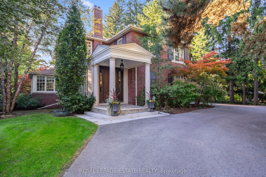 22 Hill Crescent, Toronto E08