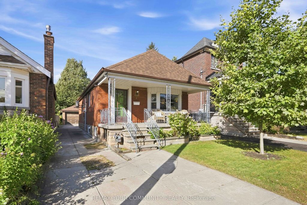 4 Crestland Avenue, Toronto E03