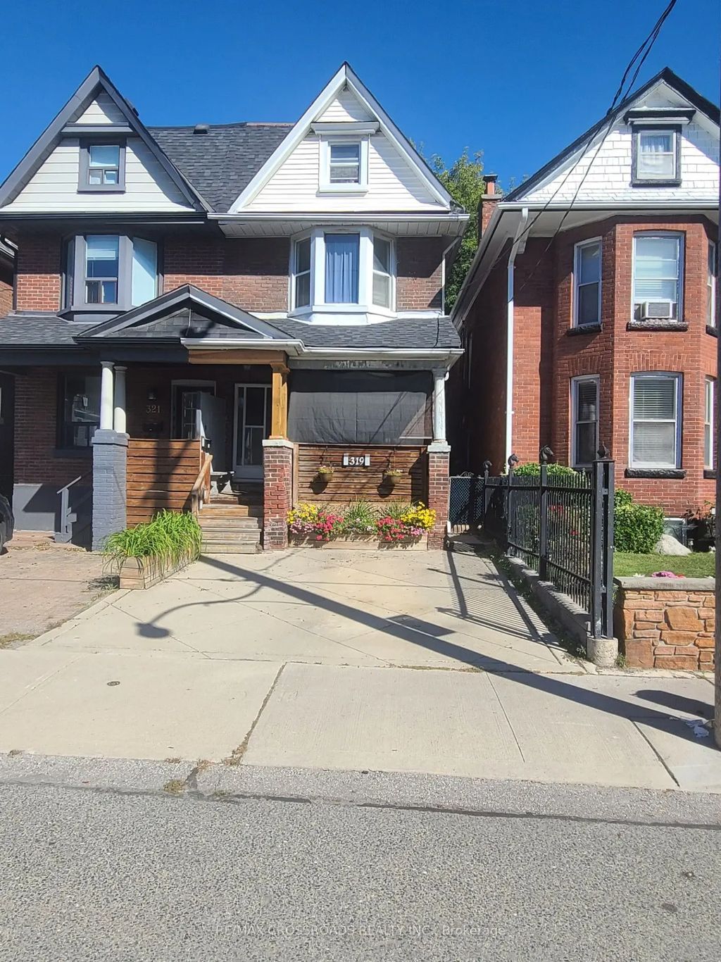 319 Woodbine Avenue, Toronto E02