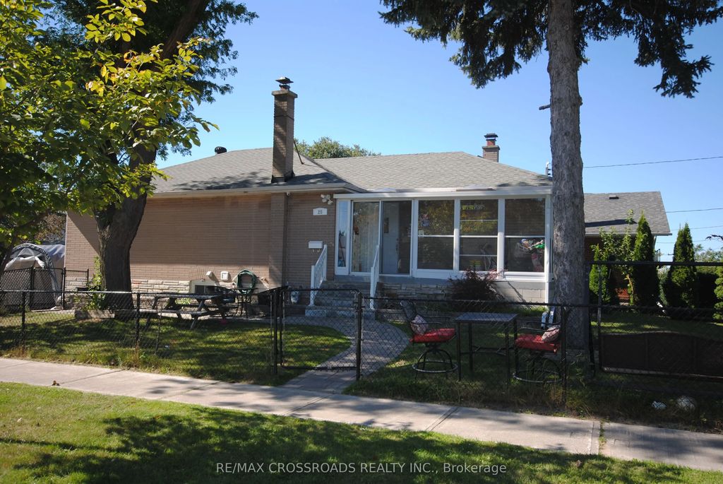 25 Arbutus Crescent, Toronto E04