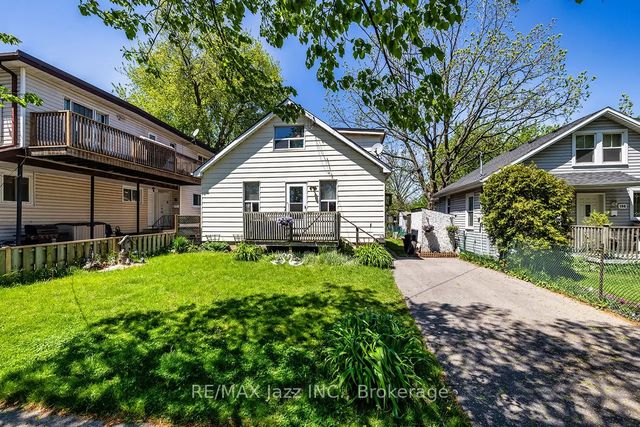 162 College Avenue, Oshawa