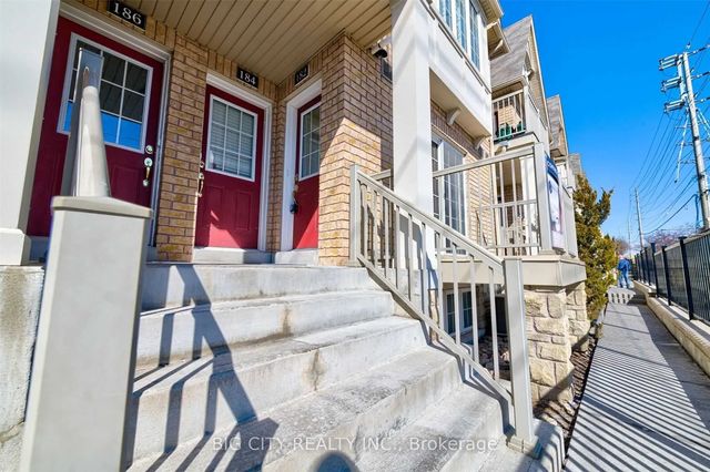 182 Kingston Road W, Ajax