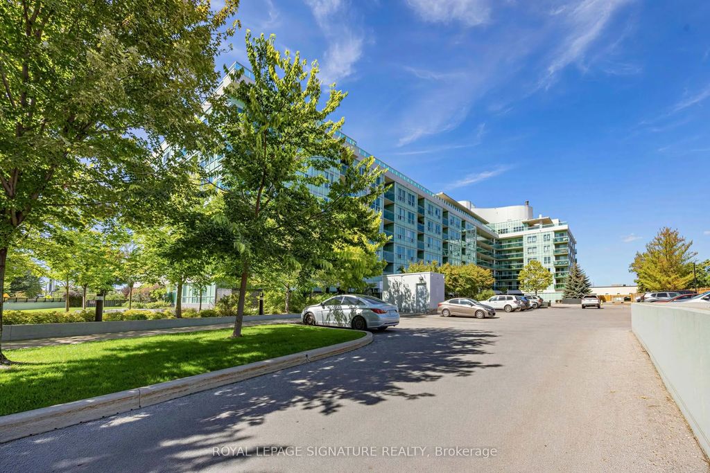60 Fairfax Crescent 322, Toronto E04