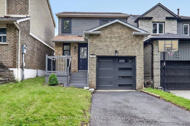 101 Greenfield Crescent, Whitby