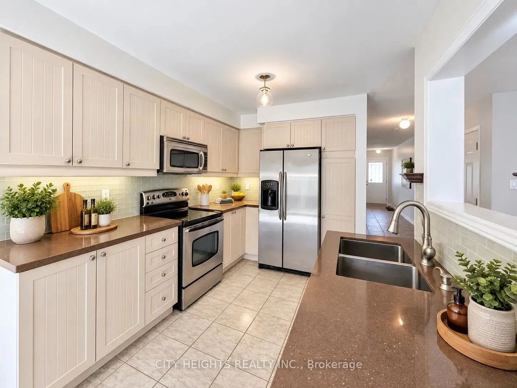 19 Sivyer Crescent, Ajax