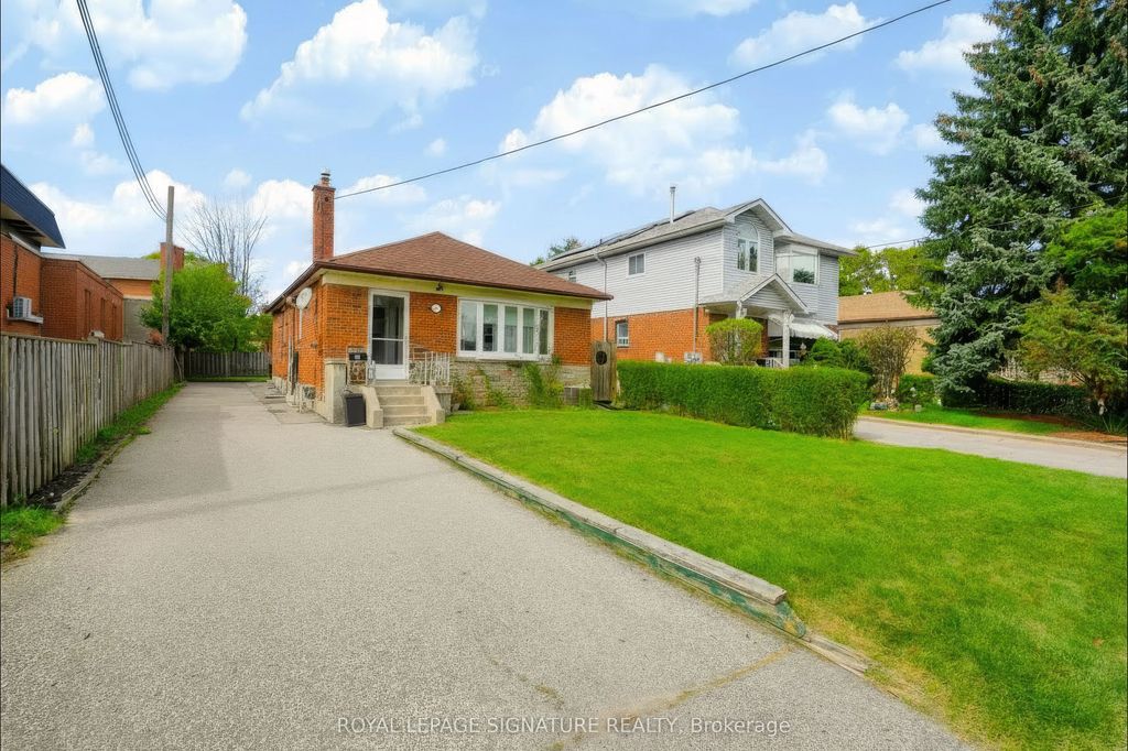66 Miramar Crescent Bsmt, Toronto E09