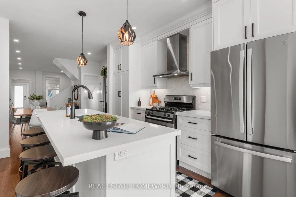 43 Caroline Avenue, Toronto E01
