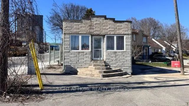 104 Danforth Road, Toronto E06