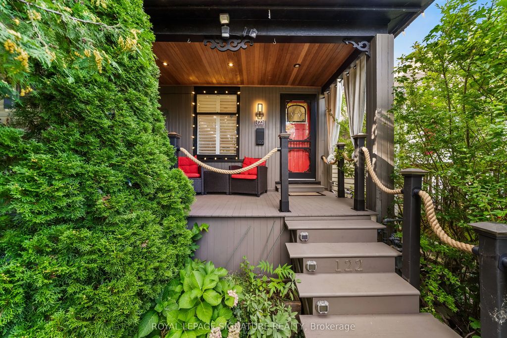 122 Duvernet Avenue, Toronto E02