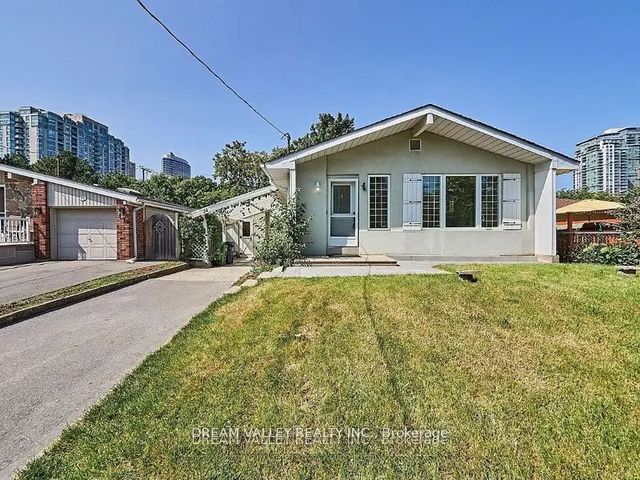 24 Gable Place Main, Toronto E09