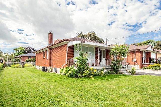 15 Maretta Avenue Upper, Toronto E08