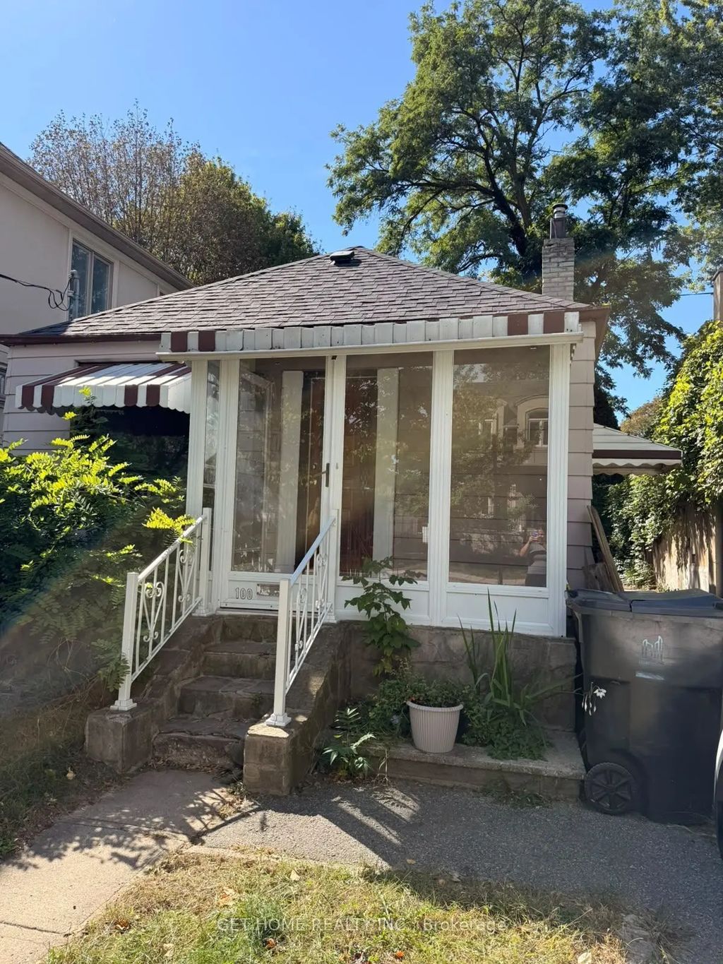 100 Cadorna Avenue, Toronto E03
