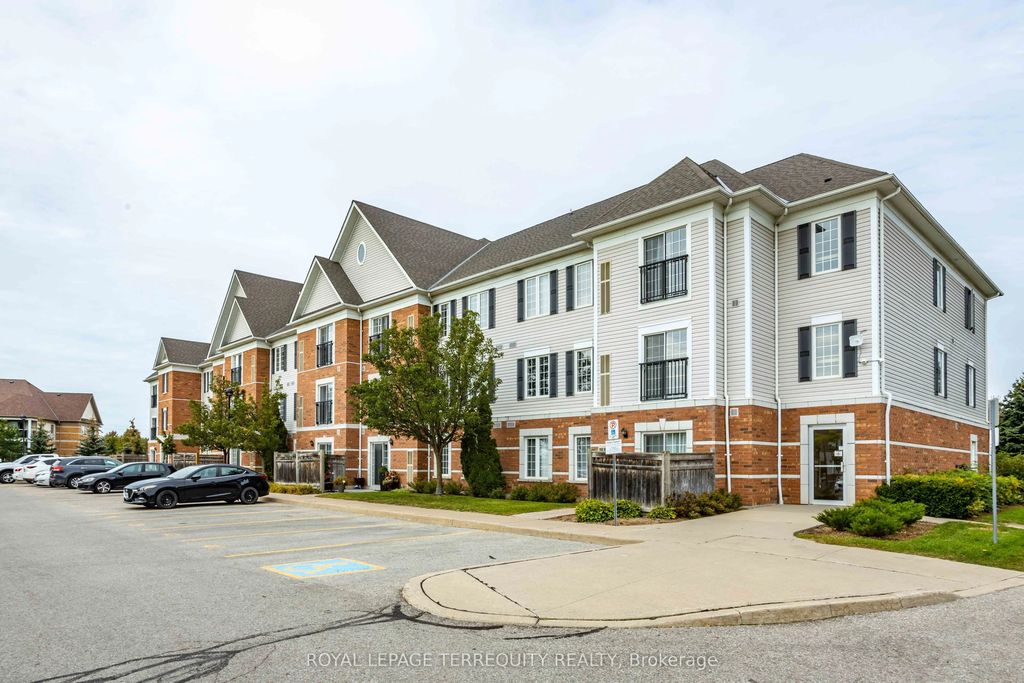 94 Aspen Springs Drive 211, Clarington