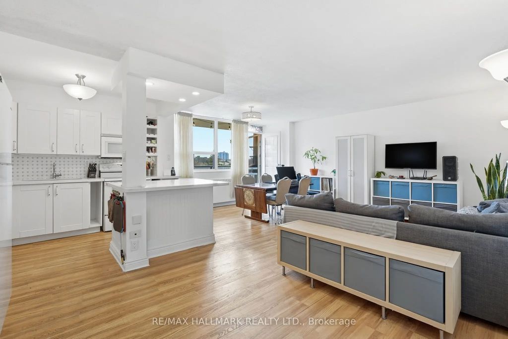180 Markham Road 503, Toronto E08