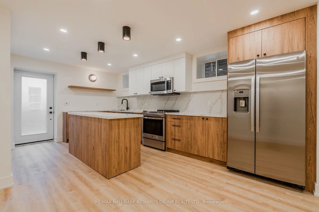 20 Wineva Avenue Lower, Toronto E02