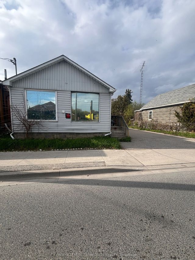 252 Bloor Street E, Oshawa