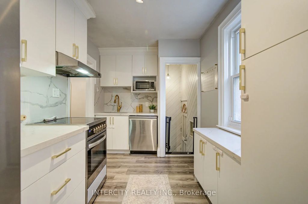 256 Blantyre Avenue, Toronto E06