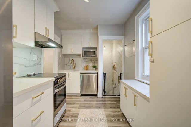 256 Blantyre Avenue, Toronto E06
