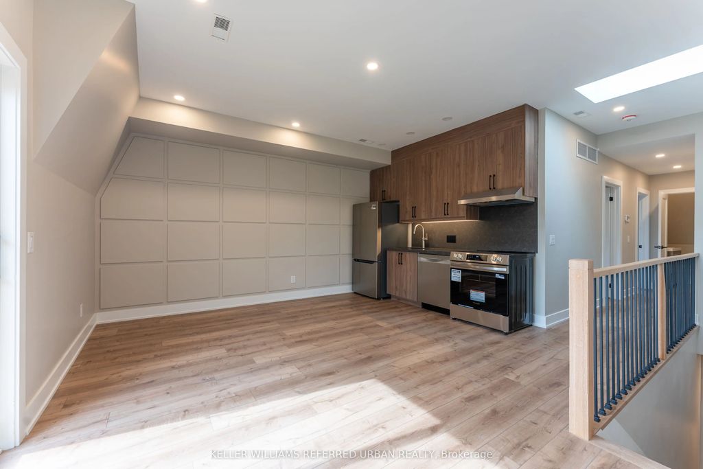 352 Jones Avenue 4, Toronto E01