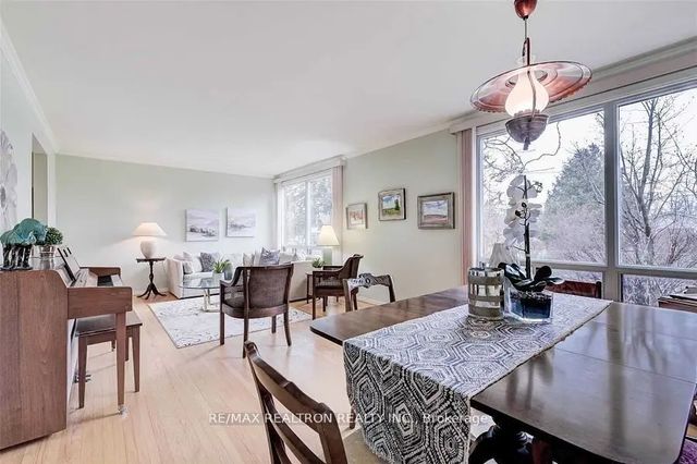 255 Confederation Drive, Toronto E09