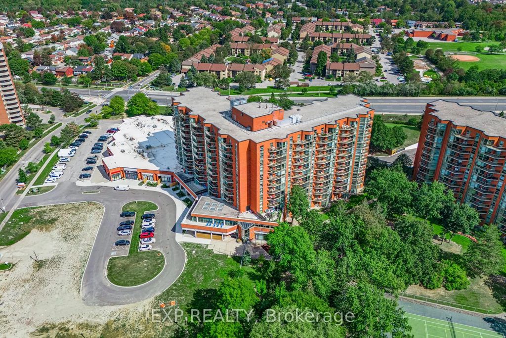 10 Dean Park Road 1108, Toronto E11