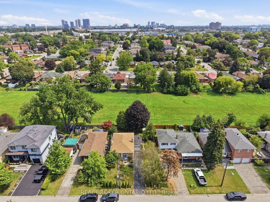 88 Cavehill Crescent, Toronto E04