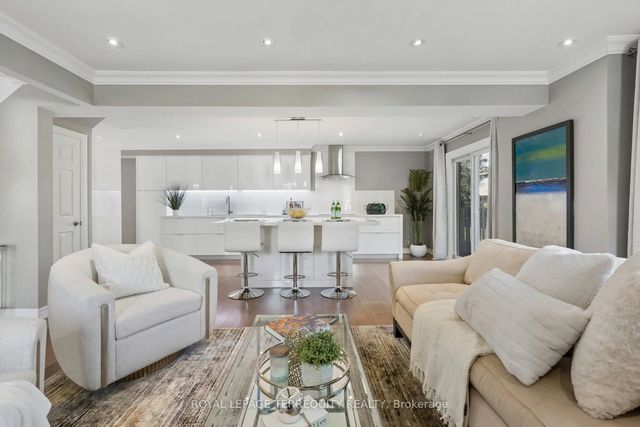 10 Scarboro Avenue, Toronto E10
