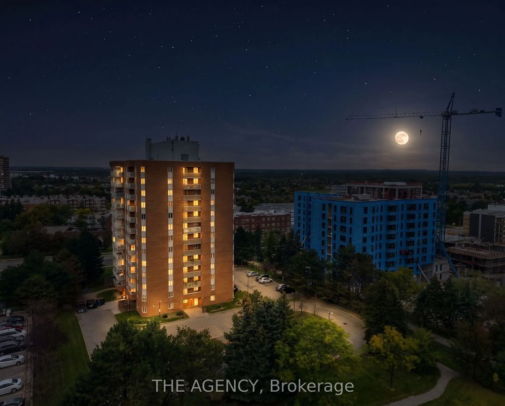 15 Sewells Road 904, Toronto E11