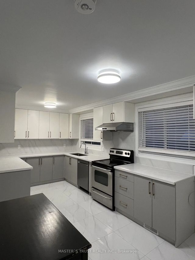 139 Amberjack Boulevard Main, Toronto E09