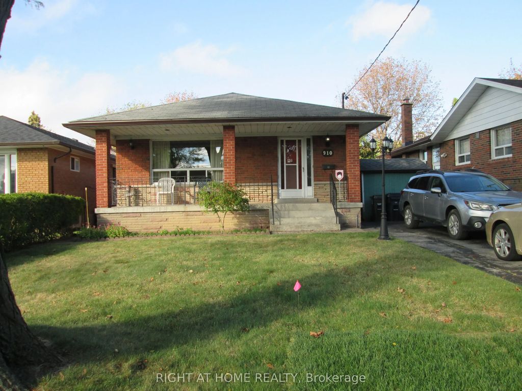 910 Scarborough Golf Club Road, Toronto E09