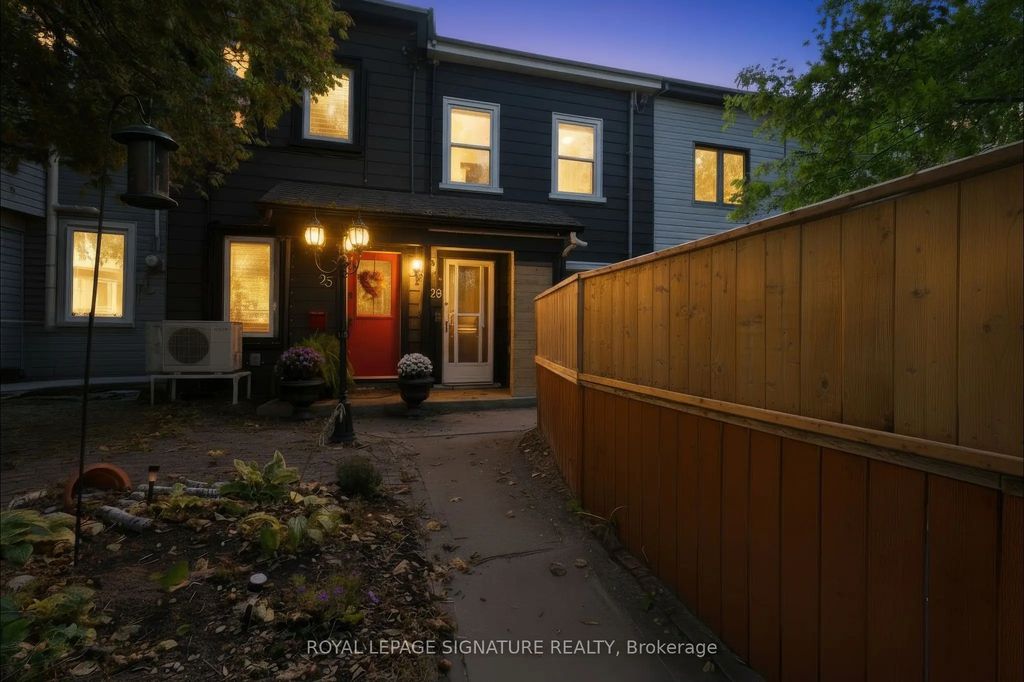 23 Myrtle Avenue, Toronto E01