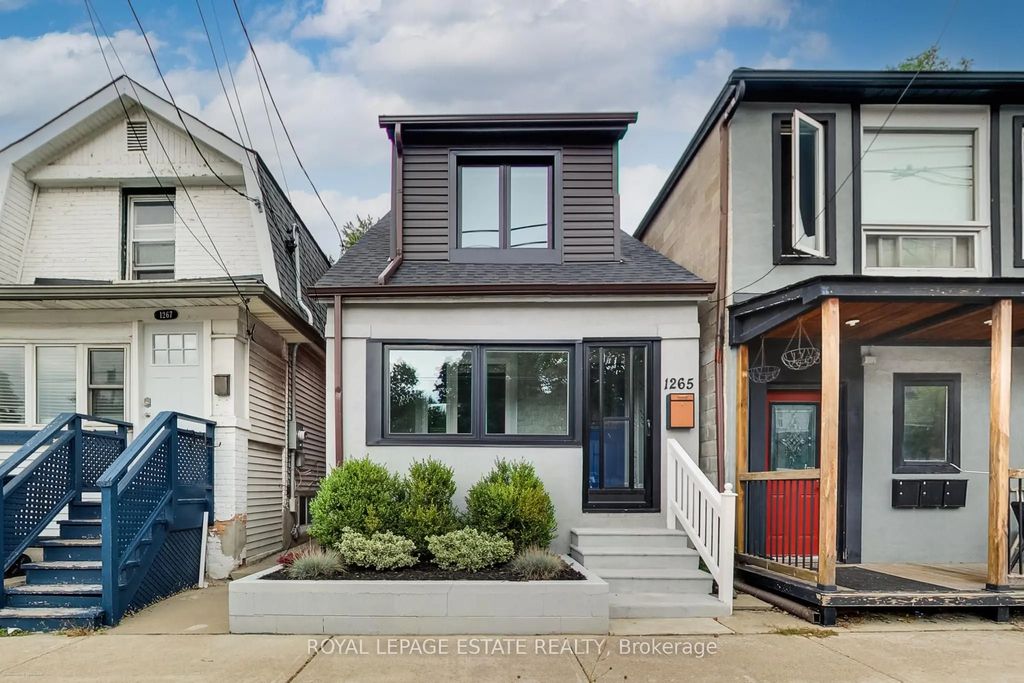 1265 Woodbine Avenue, Toronto E03