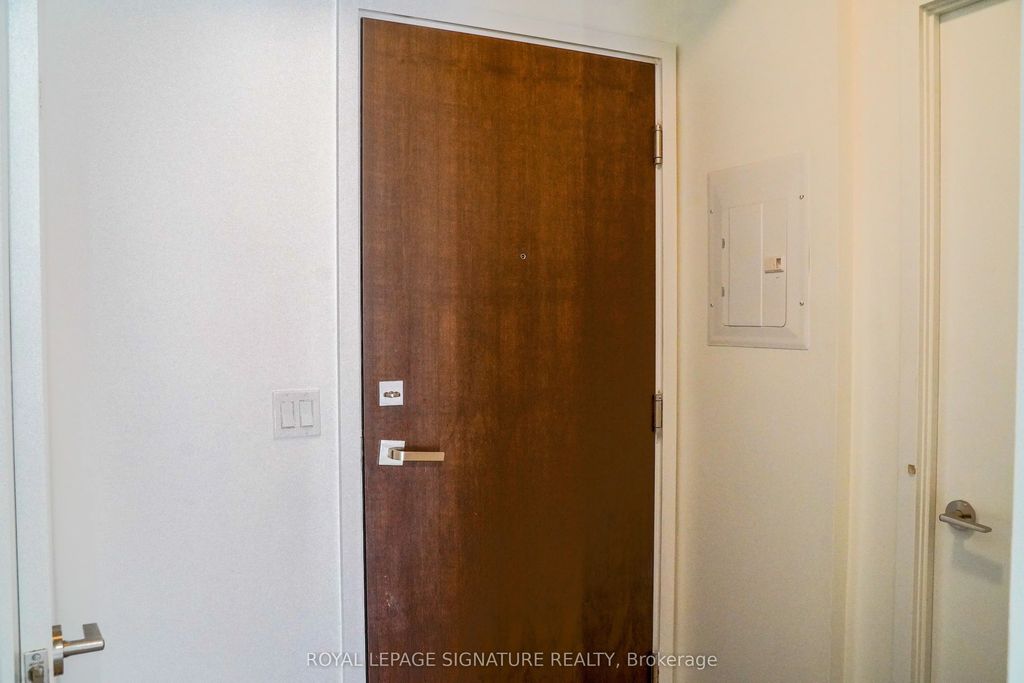 1190 Dundas Street E 517, Toronto E01