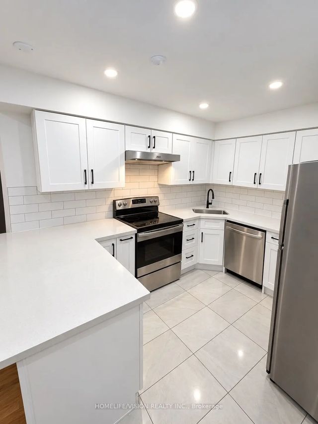 473 Cosburn Avenue Apt.  A, Toronto E03