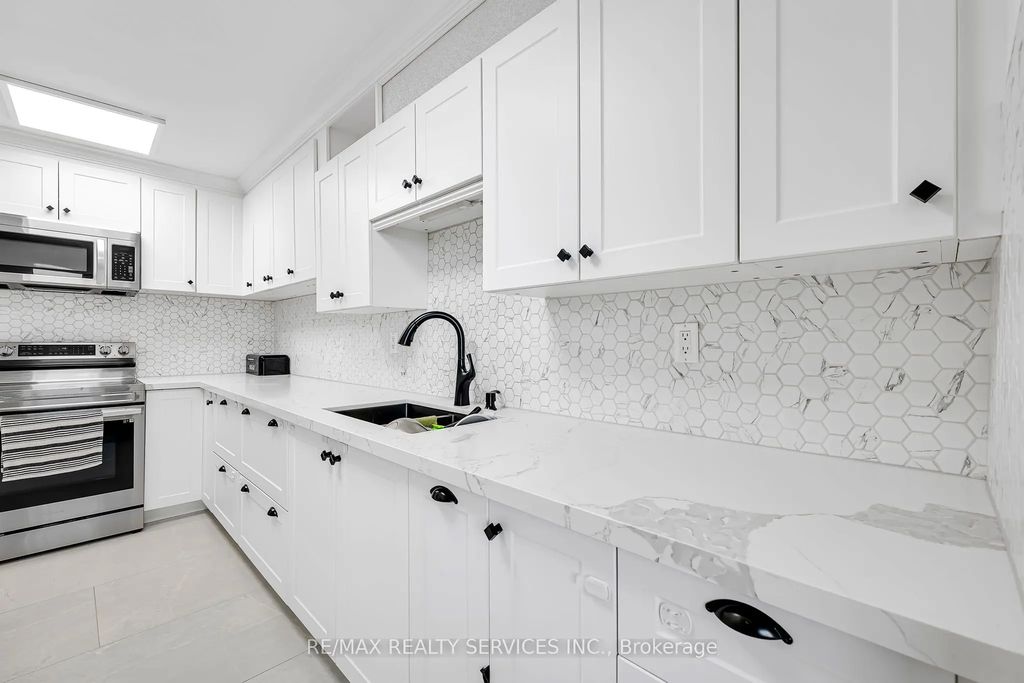 180 Markham Road 1701, Toronto E08