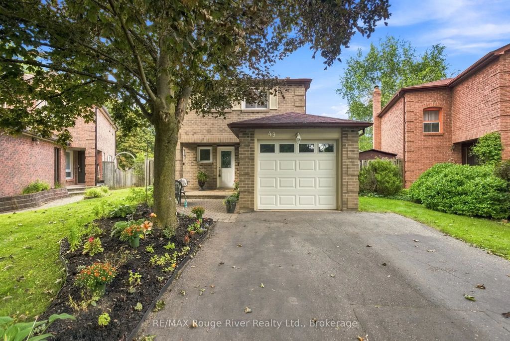 49 Fisher Crescent, Ajax