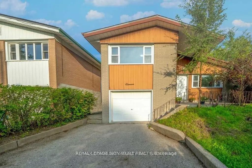 11 Mid Pines Road Upper, Toronto E09