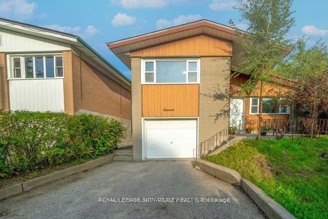 11 Mid Pines Road Upper, Toronto E09