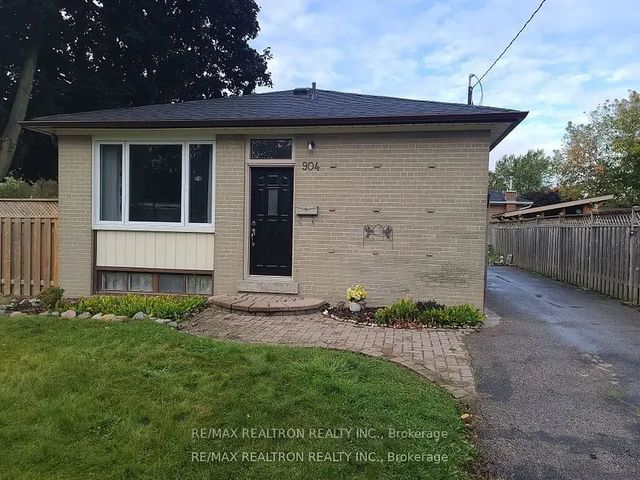 904 Donovan Crescent, Whitby