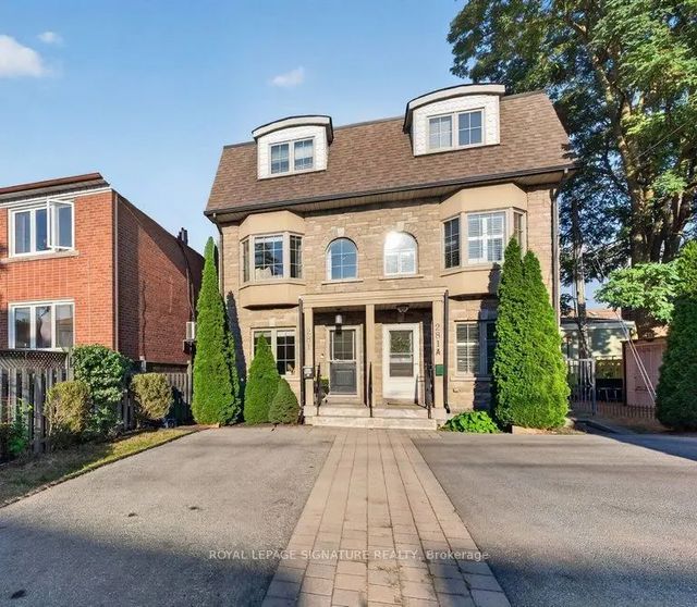 281b Glebemount Avenue, Toronto E03