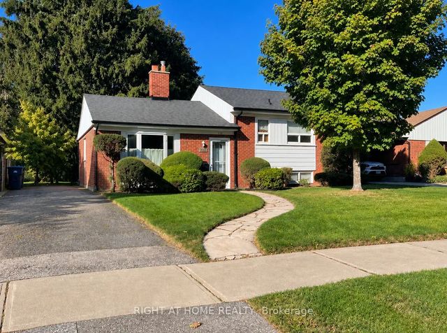 223 Ellendale Drive, Toronto E04