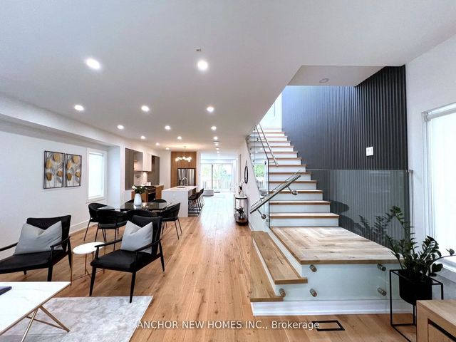 257 Chisholm Avenue, Toronto E03