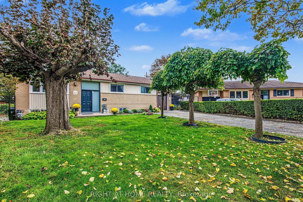 11 Fareham Crescent, Toronto E08