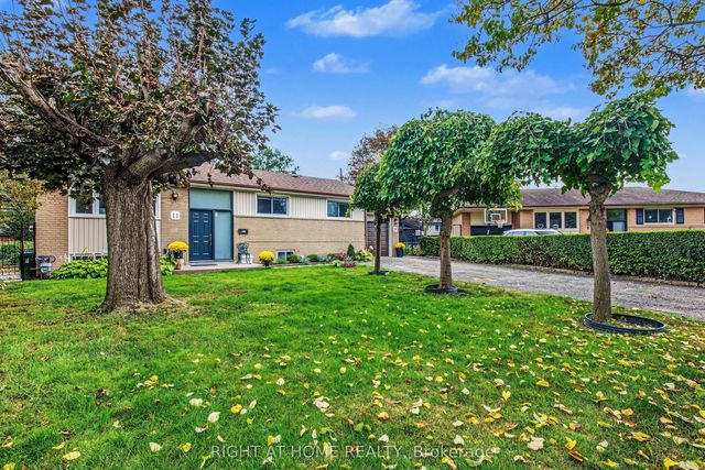 11 Fareham Crescent, Toronto E08