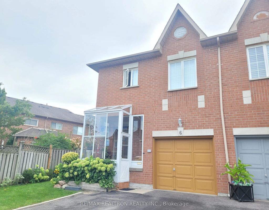 6 Echo Glen Road, Toronto E09
