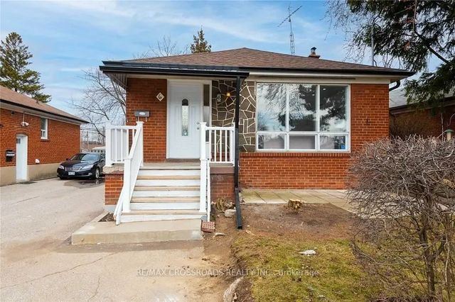 6 Larkhall Avenue, Toronto E09
