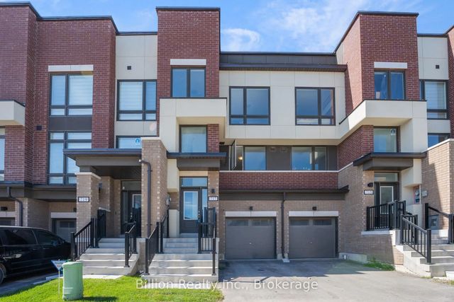 717 Heathrow Path, Oshawa