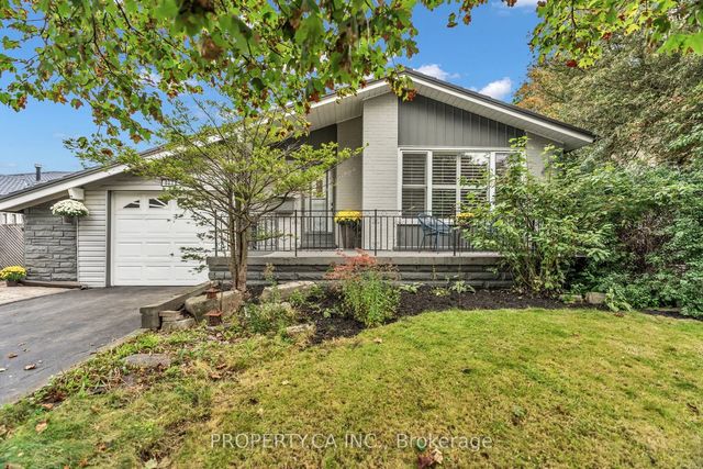 833 Krosno Boulevard, Pickering