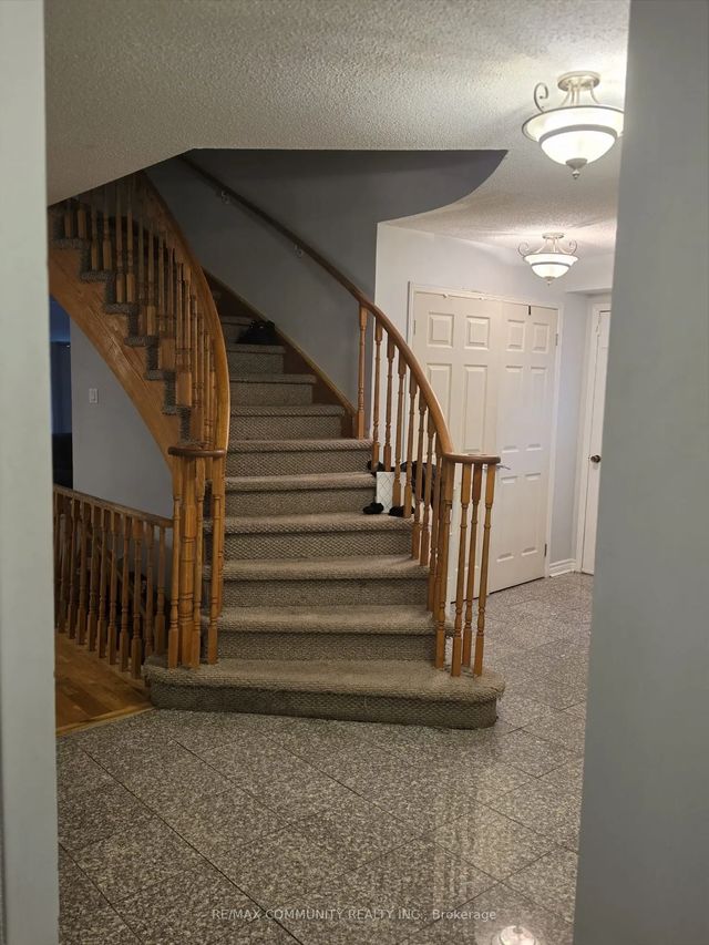 36 Beaumont Drive Upper, Ajax
