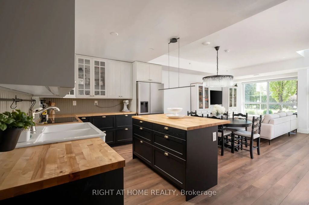 1350 Kingston Road Th10, Toronto E06
